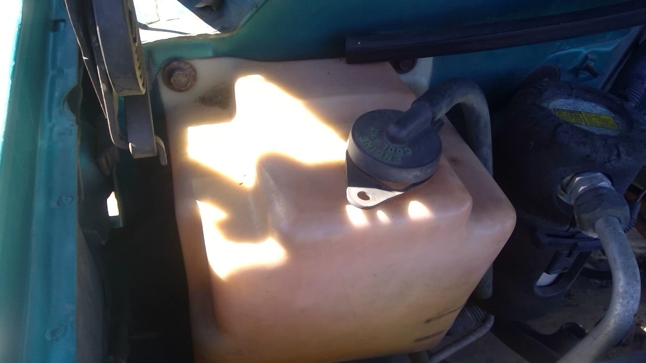 GMC YUKON 1992-1999 (5.7L) Coolant Reservoir